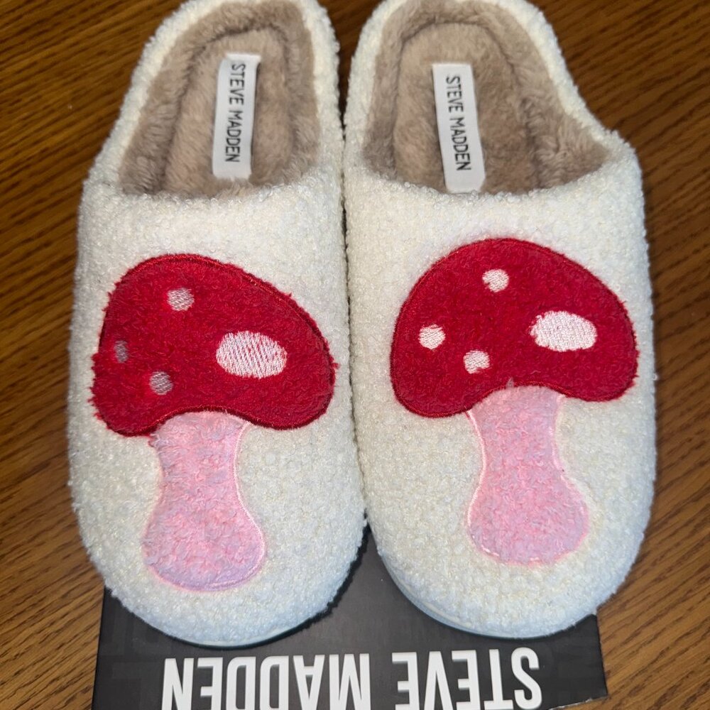 Steve Madden Cozy Mushroom Slippers | Large (Size 8-9)